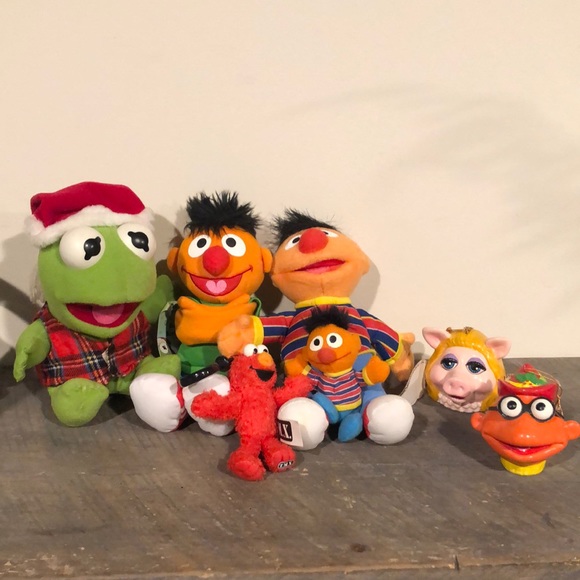 Sesame Street Ernie and Huggable Ernie, Elmo, 2 Kermits, & ornaments Ms Piggy - Picture 1 of 17